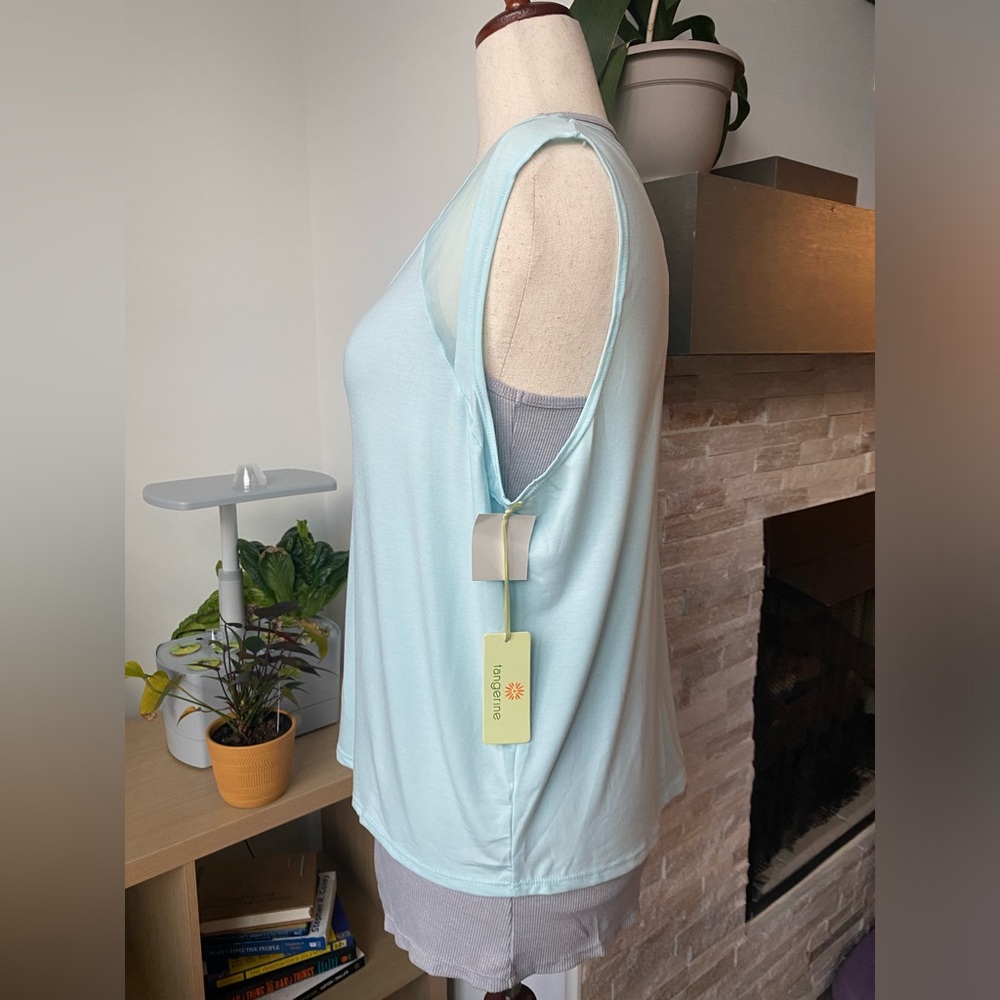 Women’s athletic top